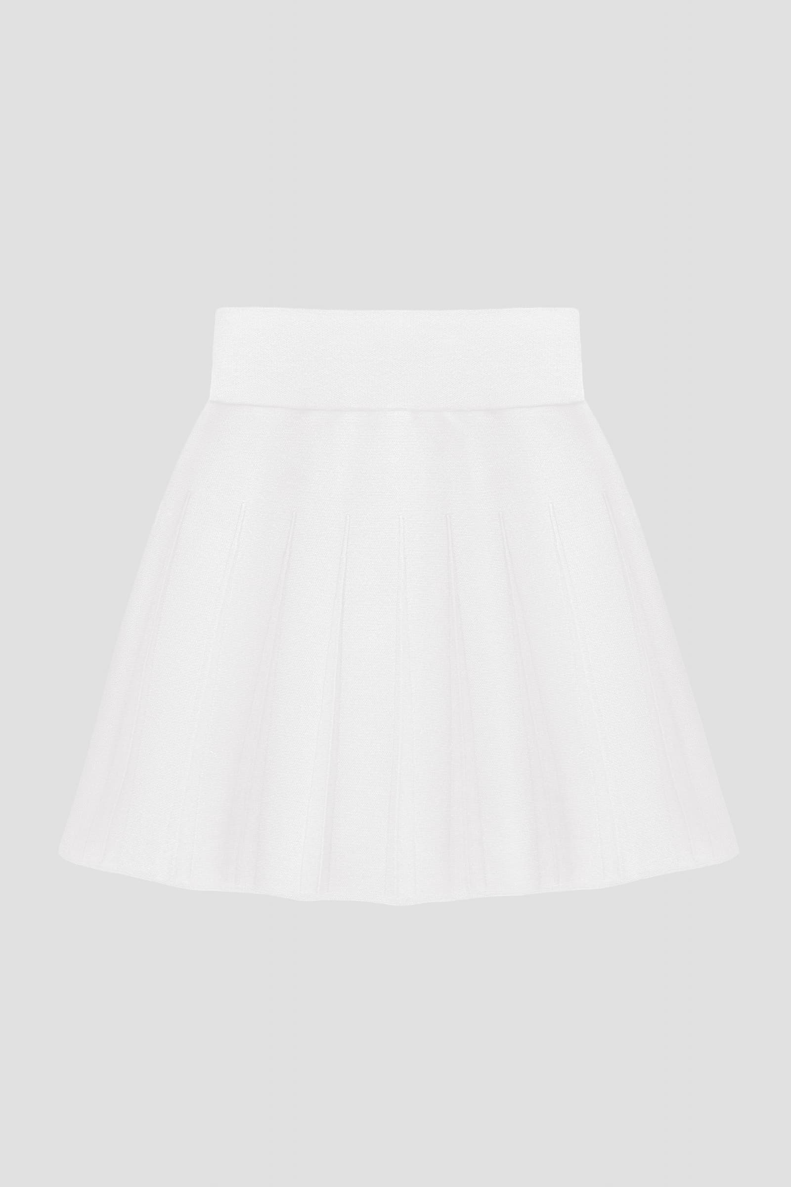 White a-line knit skirt with waist compression